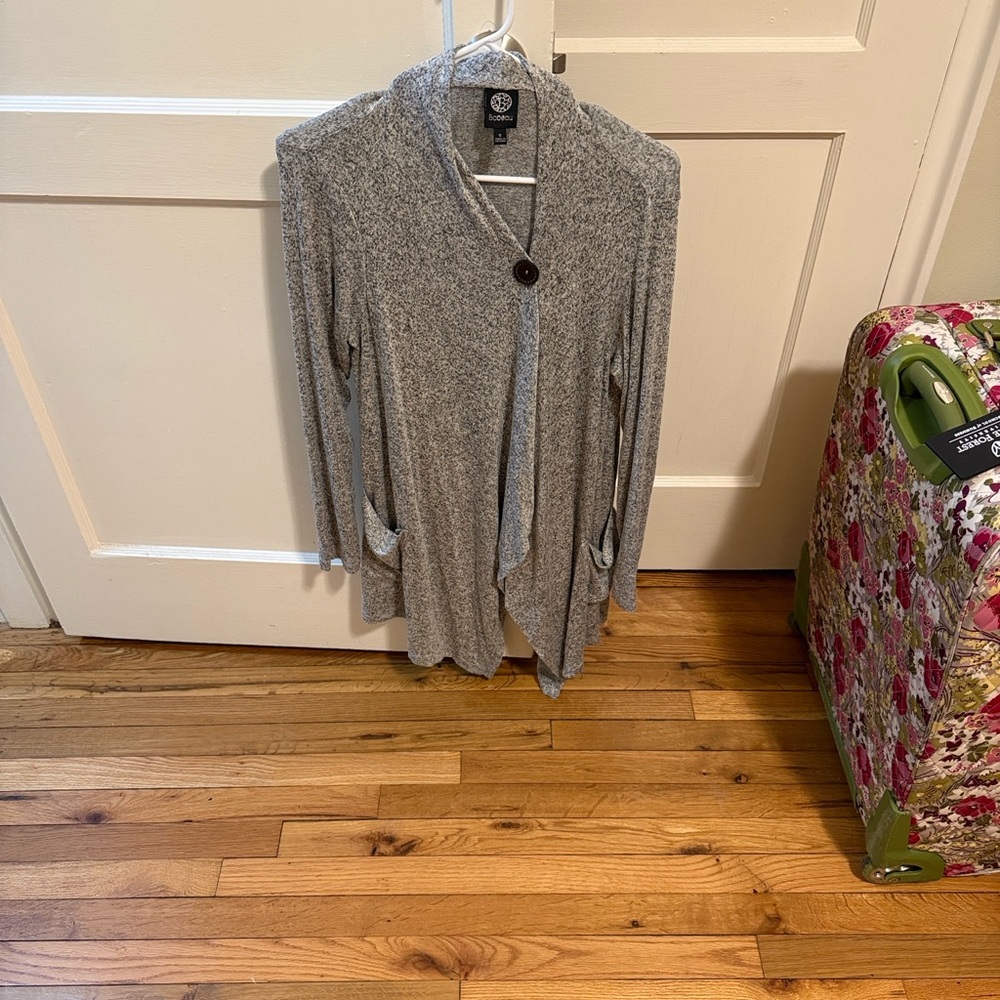 Like New Bobeau One-Button Women's Cardigan Wrap with Pockets